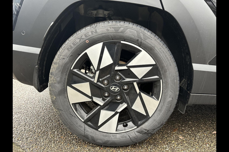 Hyundai Kona 1.6 GDI HEV Premium Sky VAN: 44.300,- VOOR: 35.877,- UW EINDEJAARSVOORDEEL: 8.413,- euro FULL HYBRID | NIEUWE AUTO MET REGISTRATIE | VOLLE AUTO! | FABR GARANTIE T/M 12-2029