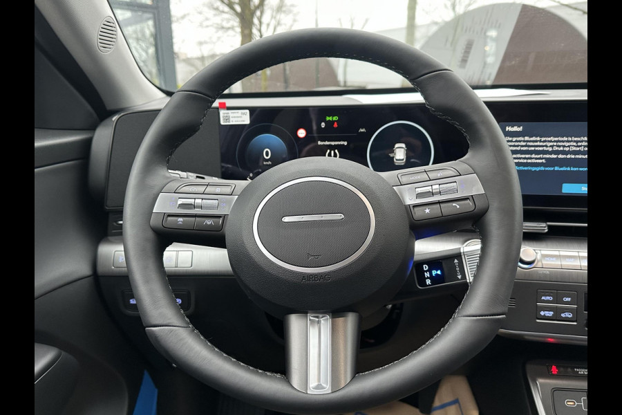Hyundai Kona 1.6 GDI HEV Premium Sky VAN: 44.300,- VOOR: 35.877,- UW EINDEJAARSVOORDEEL: 8.413,- euro FULL HYBRID | NIEUWE AUTO MET REGISTRATIE | VOLLE AUTO! | FABR GARANTIE T/M 12-2029