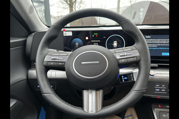 Hyundai Kona 1.6 GDI HEV Premium Sky VAN: 44.300,- VOOR: 35.877,- UW EINDEJAARSVOORDEEL: 8.413,- euro FULL HYBRID | NIEUWE AUTO MET REGISTRATIE | VOLLE AUTO! | FABR GARANTIE T/M 12-2029