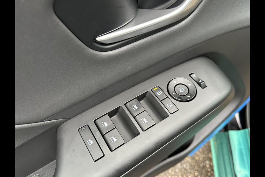 Hyundai Kona 1.6 GDI HEV Premium Sky VAN: 44.300,- VOOR: 35.877,- UW EINDEJAARSVOORDEEL: 8.413,- euro FULL HYBRID | NIEUWE AUTO MET REGISTRATIE | VOLLE AUTO! | FABR GARANTIE T/M 12-2029