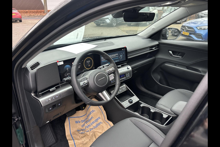 Hyundai Kona 1.6 GDI HEV Premium Sky VAN: 44.300,- VOOR: 35.877,- UW EINDEJAARSVOORDEEL: 8.413,- euro FULL HYBRID | NIEUWE AUTO MET REGISTRATIE | VOLLE AUTO! | FABR GARANTIE T/M 12-2029