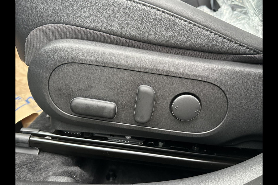 Hyundai Kona 1.6 GDI HEV Premium Sky VAN: 44.300,- VOOR: 35.877,- UW EINDEJAARSVOORDEEL: 8.413,- euro FULL HYBRID | NIEUWE AUTO MET REGISTRATIE | VOLLE AUTO! | FABR GARANTIE T/M 12-2029