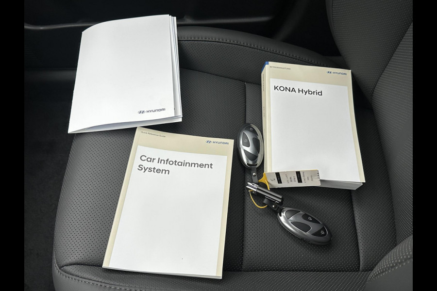 Hyundai Kona 1.6 GDI HEV Premium Sky VAN: 44.300,- VOOR: 35.877,- UW EINDEJAARSVOORDEEL: 8.413,- euro FULL HYBRID | NIEUWE AUTO MET REGISTRATIE | VOLLE AUTO! | FABR GARANTIE T/M 12-2029