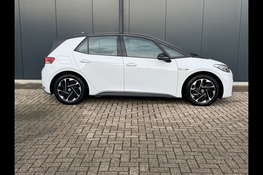 Volkswagen ID.3 First 58 kWh * SoH 89% * Steunhaak * Navigatie * Parkeersensoren * Adaptieve Cruise *