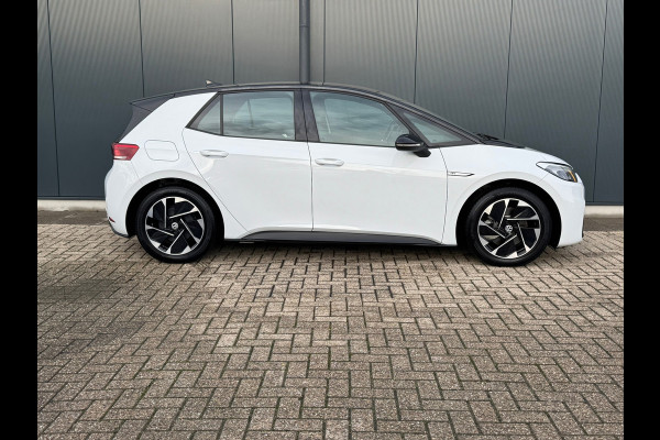 Volkswagen ID.3 First 58 kWh * SoH 89% * Steunhaak * Navigatie * Parkeersensoren * Adaptieve Cruise *