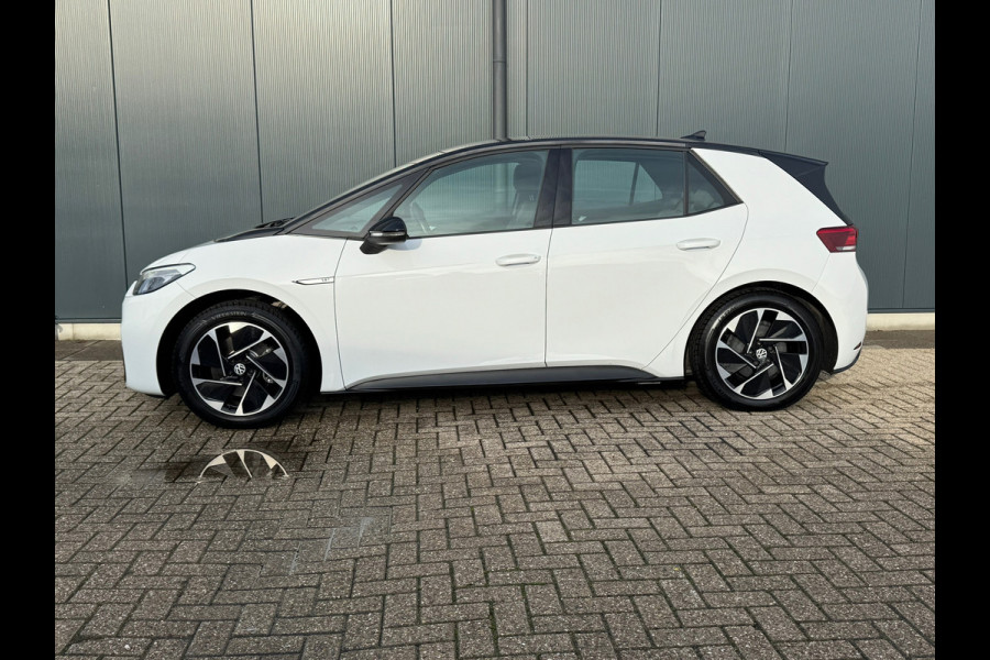 Volkswagen ID.3 First 58 kWh * SoH 89% * Steunhaak * Navigatie * Parkeersensoren * Adaptieve Cruise *