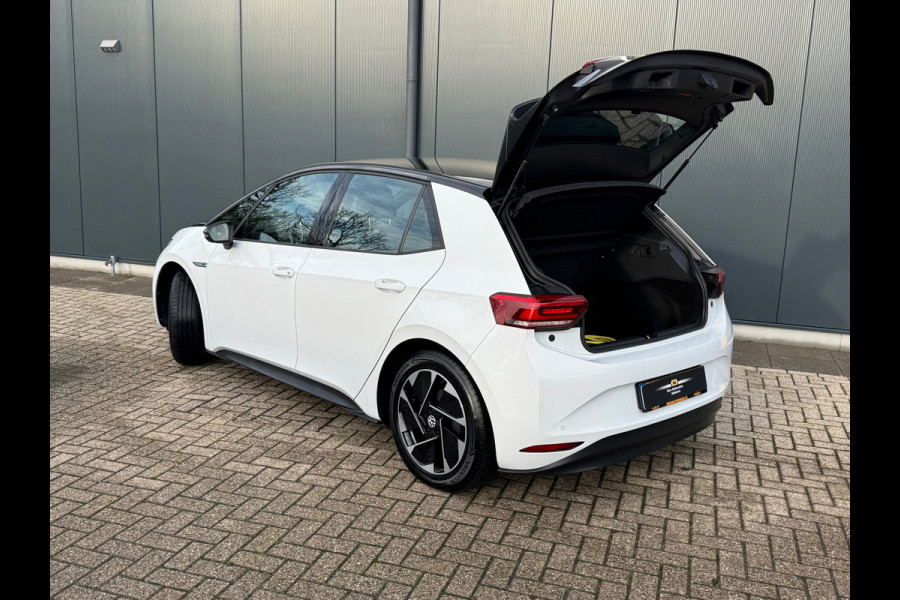 Volkswagen ID.3 First 58 kWh * SoH 89% * Steunhaak * Navigatie * Parkeersensoren * Adaptieve Cruise *
