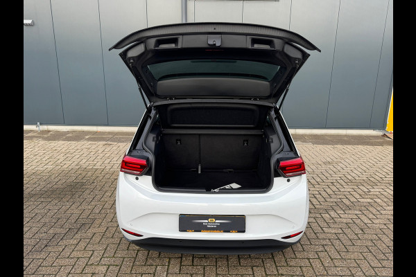 Volkswagen ID.3 First 58 kWh * SoH 89% * Steunhaak * Navigatie * Parkeersensoren * Adaptieve Cruise *