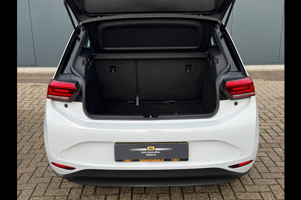 Volkswagen ID.3 First 58 kWh * SoH 89% * Steunhaak * Navigatie * Parkeersensoren * Adaptieve Cruise *