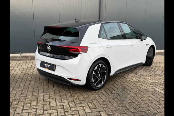 Volkswagen ID.3 First 58 kWh * SoH 89% * Steunhaak * Navigatie * Parkeersensoren * Adaptieve Cruise *