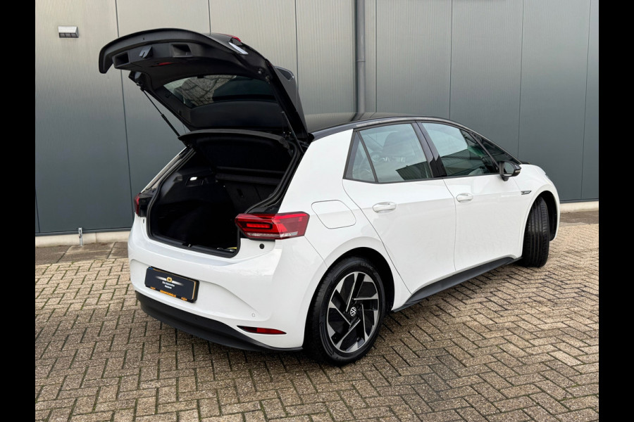 Volkswagen ID.3 First 58 kWh * SoH 89% * Steunhaak * Navigatie * Parkeersensoren * Adaptieve Cruise *