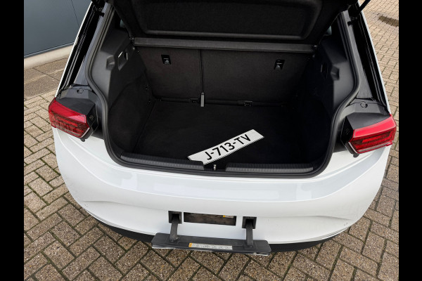 Volkswagen ID.3 First 58 kWh * SoH 89% * Steunhaak * Navigatie * Parkeersensoren * Adaptieve Cruise *