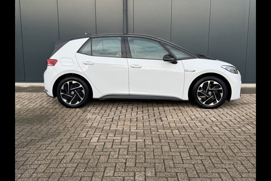 Volkswagen ID.3 First 58 kWh * SoH 89% * Steunhaak * Navigatie * Parkeersensoren * Adaptieve Cruise *