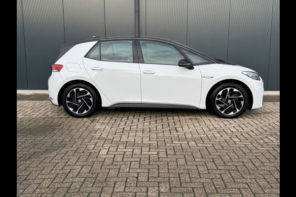 Volkswagen ID.3 First 58 kWh * SoH 89% * Steunhaak * Navigatie * Parkeersensoren * Adaptieve Cruise *