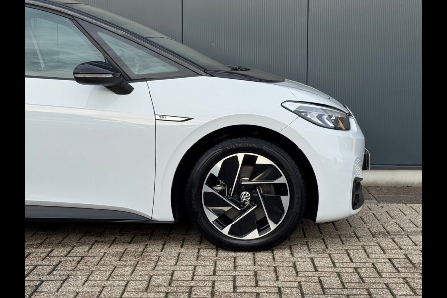 Volkswagen ID.3 First 58 kWh * SoH 89% * Steunhaak * Navigatie * Parkeersensoren * Adaptieve Cruise *
