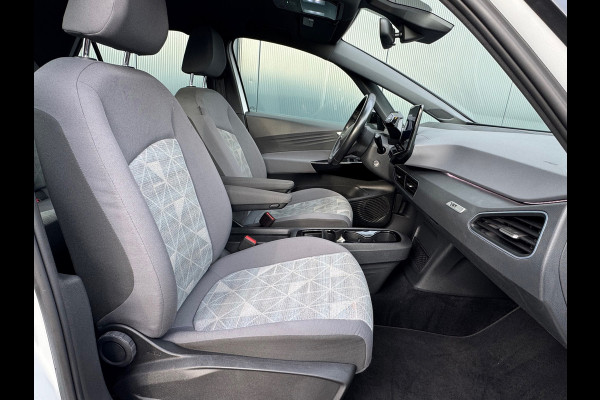 Volkswagen ID.3 First 58 kWh * SoH 89% * Steunhaak * Navigatie * Parkeersensoren * Adaptieve Cruise *