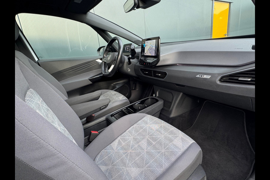 Volkswagen ID.3 First 58 kWh * SoH 89% * Steunhaak * Navigatie * Parkeersensoren * Adaptieve Cruise *