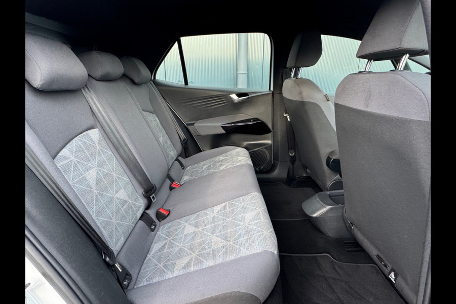 Volkswagen ID.3 First 58 kWh * SoH 89% * Steunhaak * Navigatie * Parkeersensoren * Adaptieve Cruise *