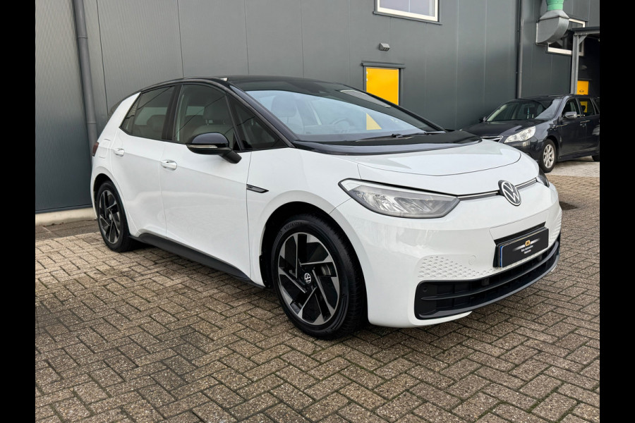 Volkswagen ID.3 First 58 kWh * SoH 89% * Steunhaak * Navigatie * Parkeersensoren * Adaptieve Cruise *