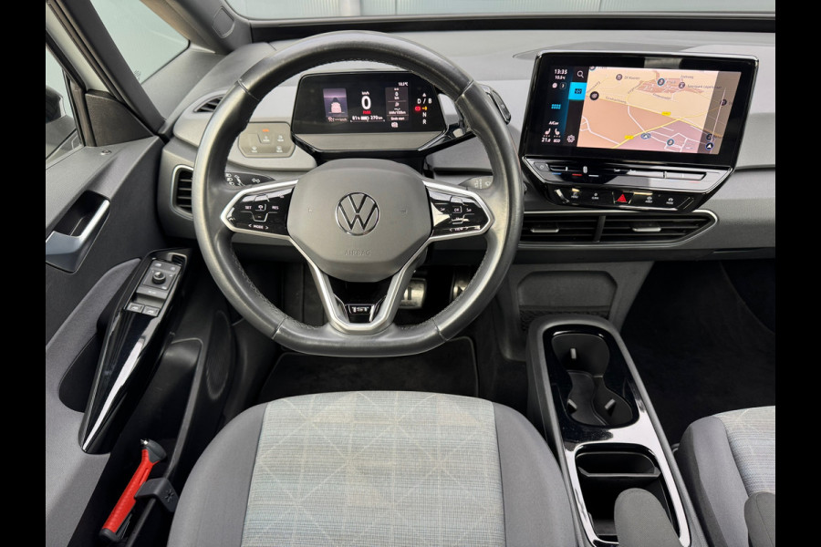 Volkswagen ID.3 First 58 kWh * SoH 89% * Steunhaak * Navigatie * Parkeersensoren * Adaptieve Cruise *