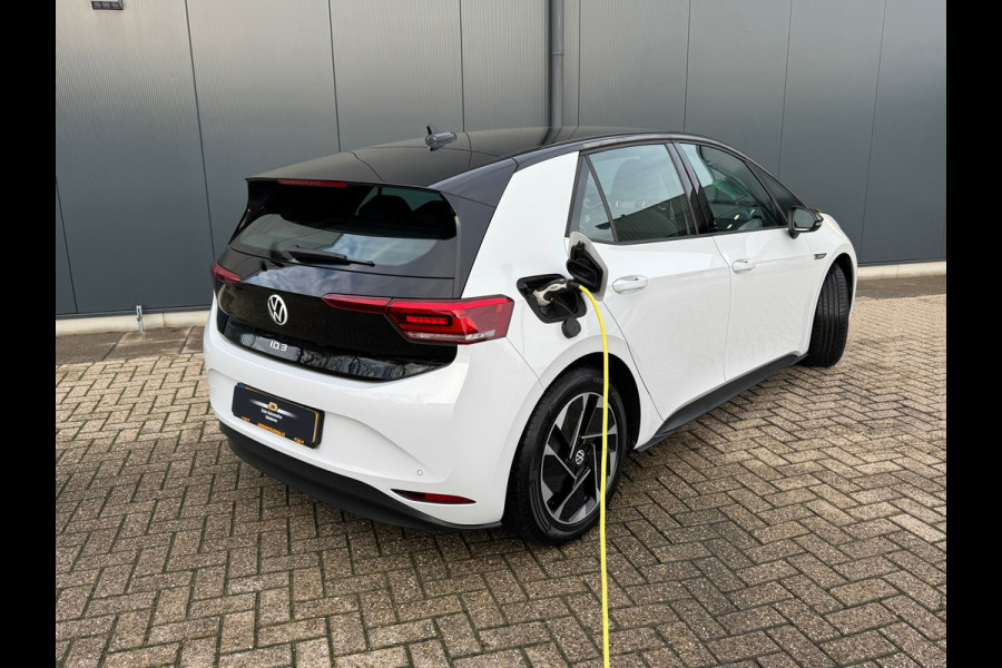 Volkswagen ID.3 First 58 kWh * SoH 89% * Steunhaak * Navigatie * Parkeersensoren * Adaptieve Cruise *