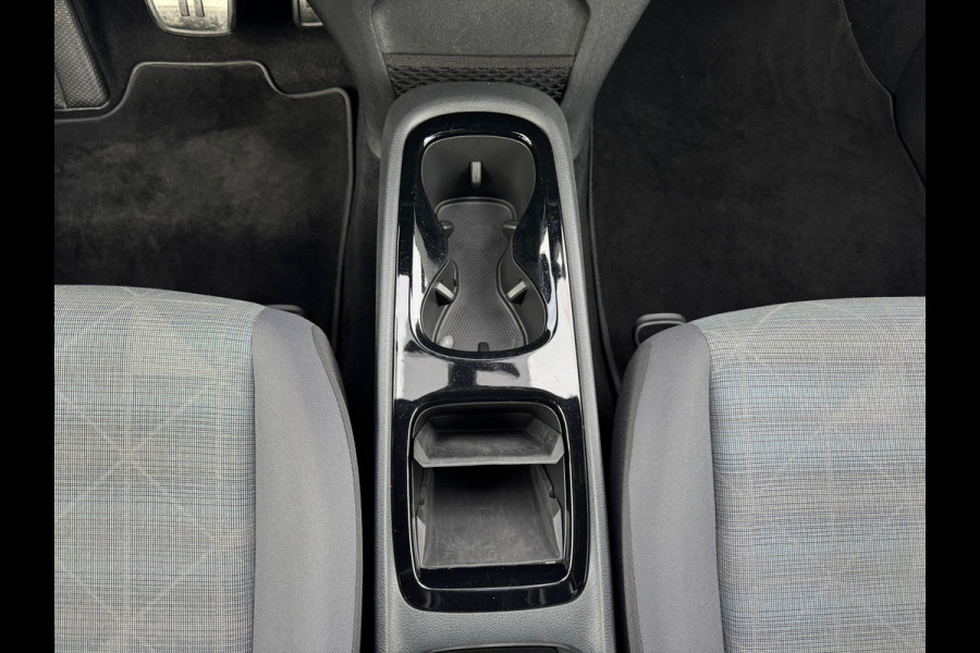 Volkswagen ID.3 First 58 kWh * SoH 89% * Steunhaak * Navigatie * Parkeersensoren * Adaptieve Cruise *