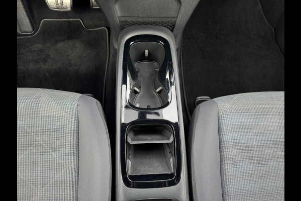 Volkswagen ID.3 First 58 kWh * SoH 89% * Steunhaak * Navigatie * Parkeersensoren * Adaptieve Cruise *