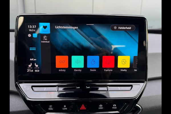 Volkswagen ID.3 First 58 kWh * SoH 89% * Steunhaak * Navigatie * Parkeersensoren * Adaptieve Cruise *