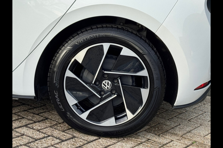 Volkswagen ID.3 First 58 kWh * SoH 89% * Steunhaak * Navigatie * Parkeersensoren * Adaptieve Cruise *