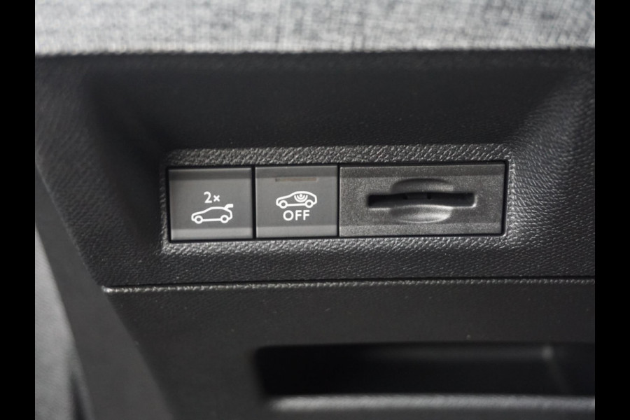 Peugeot 3008 1.2 Hybrid 136 GT Leder interieur | Panoramadak