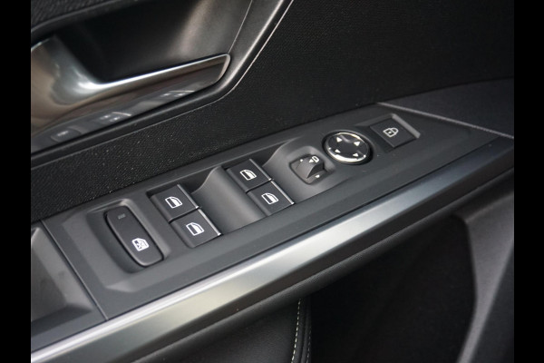 Peugeot 3008 1.2 Hybrid 136 GT Leder interieur | Panoramadak