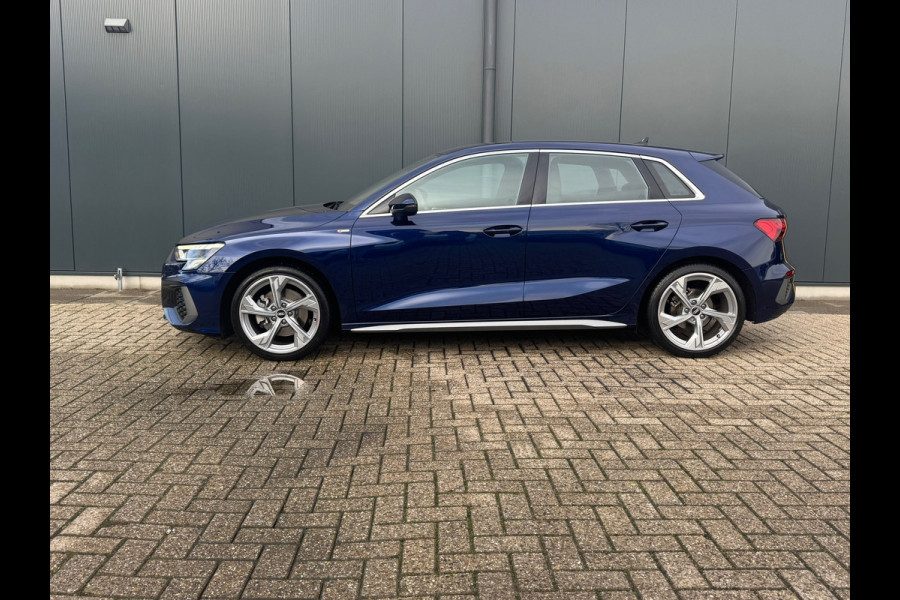 Audi A3 Sportback 30 TFSI S-line edition * Navigatie * Parkeersensoren * Audi Sound *