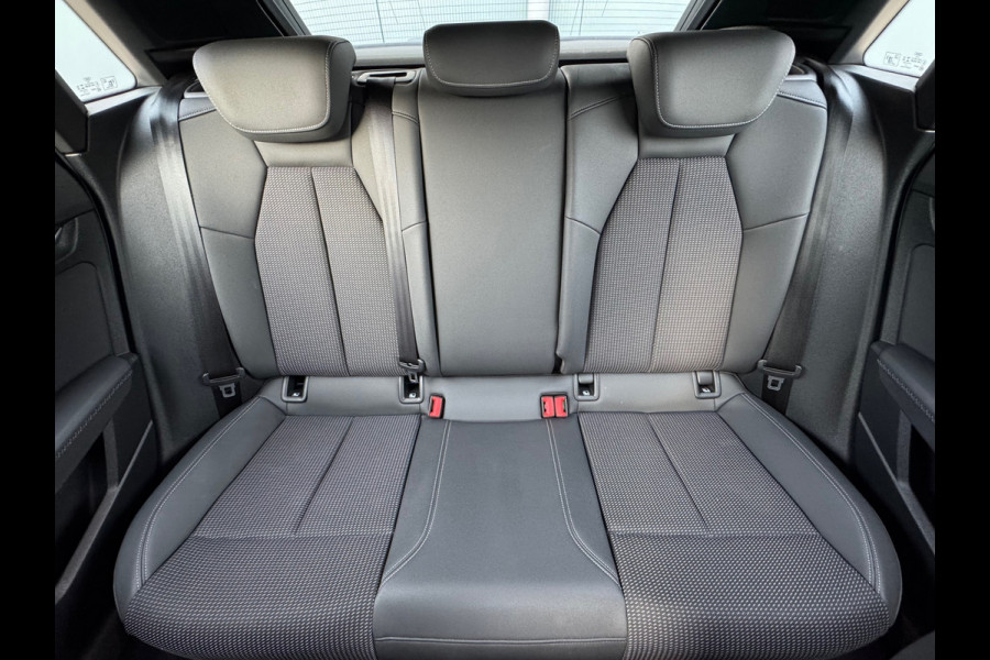 Audi A3 Sportback 30 TFSI S-line edition * Navigatie * Parkeersensoren * Audi Sound *