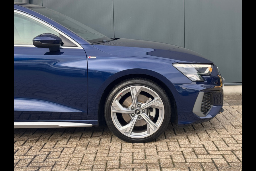Audi A3 Sportback 30 TFSI S-line edition * Navigatie * Parkeersensoren * Audi Sound *