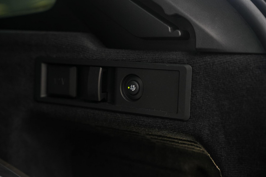 BMW 3 Serie Touring 330e High Executive M Sport Panodak Harman Kardon HUD Leer Alcantara