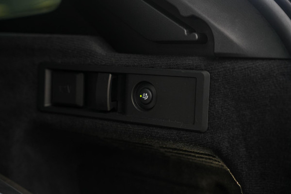 BMW 3 Serie Touring 330e High Executive M Sport Panodak Harman Kardon HUD Leer Alcantara