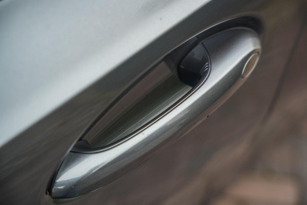 BMW 3 Serie Touring 330e High Executive M Sport Panodak Harman Kardon HUD Leer Alcantara