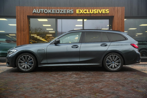 BMW 3 Serie Touring 330e High Executive M Sport Panodak Harman Kardon HUD Leer Alcantara