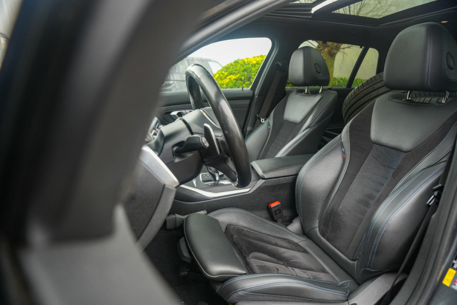 BMW 3 Serie Touring 330e High Executive M Sport Panodak Harman Kardon HUD Leer Alcantara