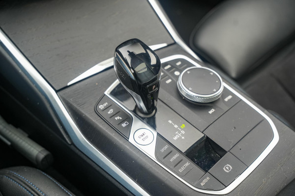 BMW 3 Serie Touring 330e High Executive M Sport Panodak Harman Kardon HUD Leer Alcantara