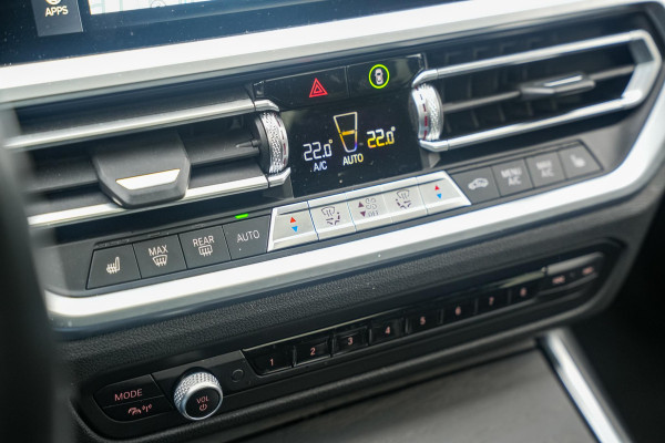 BMW 3 Serie Touring 330e High Executive M Sport Panodak Harman Kardon HUD Leer Alcantara