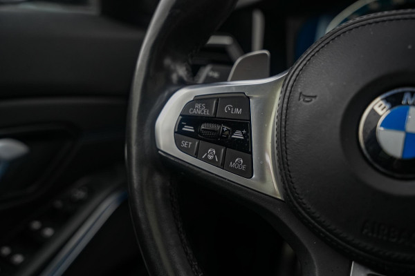 BMW 3 Serie Touring 330e High Executive M Sport Panodak Harman Kardon HUD Leer Alcantara