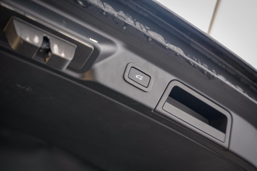 Land Rover Range Rover Velar 2.0 I4 Turbo AWD SE R Dynamic Lane Assist Cruise Clima Keyless Navi 20''LM