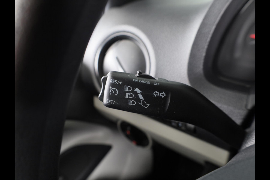 Seat Mii 1.0 Style Intense 60 pk | Navigatie via App | Airco | Parkeersensoren achter | Cruise control |