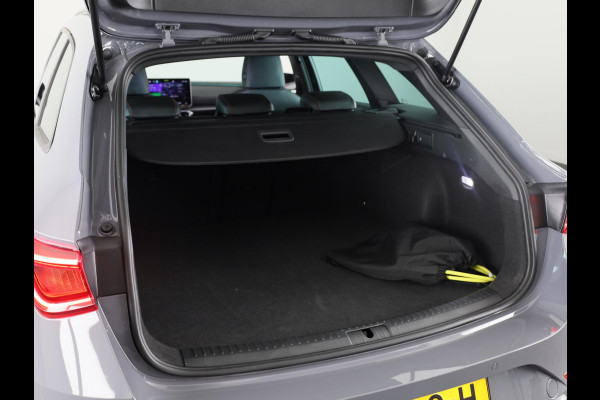Seat Leon Sportstourer 1.5 TSI e-Hybrid FR PHEV First Edition 204 pk Automaat | Verlengde garantie | Navigatie | Parkeersensoren | Achteruitrijcamera | Adaptieve cruise control |