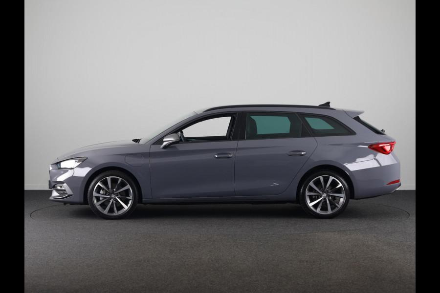 Seat Leon Sportstourer 1.5 TSI e-Hybrid FR PHEV First Edition 204 pk Automaat | Verlengde garantie | Navigatie | Parkeersensoren | Achteruitrijcamera | Adaptieve cruise control |