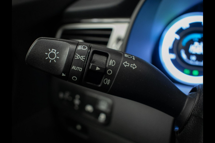 Kia Niro 1.6 GDi Hybrid ExecutiveLine Sport (APPLE CARPLAY,NAVI,CAMERA,CLIMATE,CRUISE,LED,TREKHAAK,DAB,SPORTSTOELEN,NETTE STAAT)