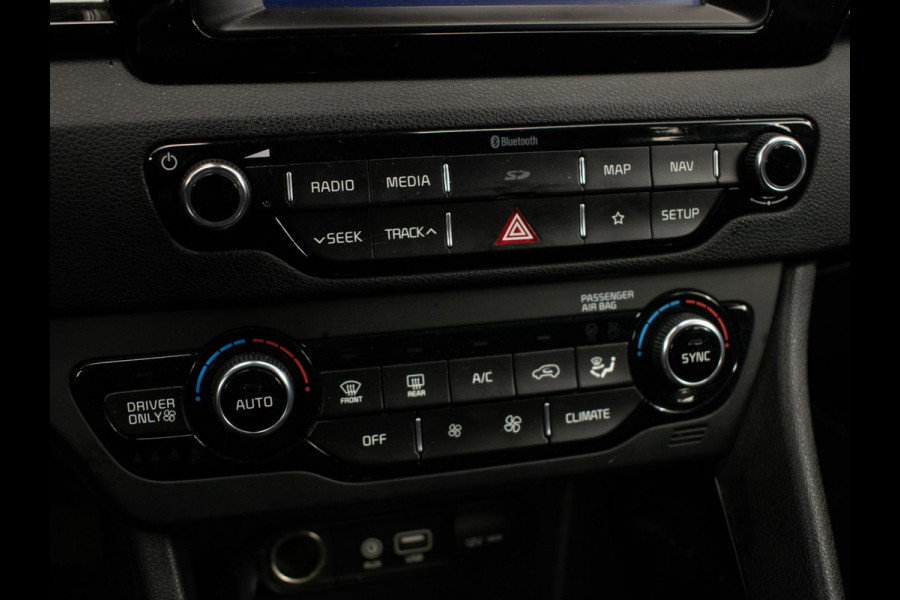 Kia Niro 1.6 GDi Hybrid ExecutiveLine Sport (APPLE CARPLAY,NAVI,CAMERA,CLIMATE,CRUISE,LED,TREKHAAK,DAB,SPORTSTOELEN,NETTE STAAT)