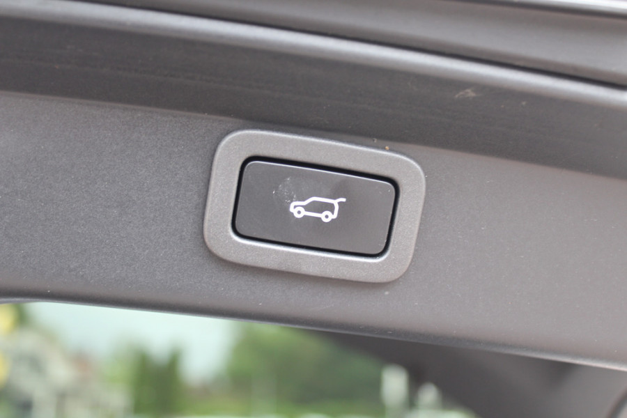 Jaguar I-PACE EV400 HSE 90 kWh / Panoramadak / Camera / Luchtvering / Keyless / 20'' / Meridian / Leder / Navigatie / Stoelverwarming / Stuurverwarming / DAB / Dodehoek / ACC