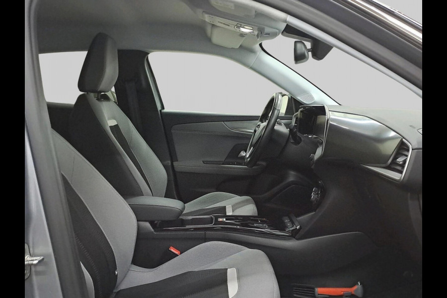 Opel Mokka Electric Level 3 50 kWh / Camera / CarPlay / Keyless / LED Koplampen / 17'' / Navigatie / Stuur+Stoelverwarming / DAB / Dodehoek / Cruise Control / Warmtepomp